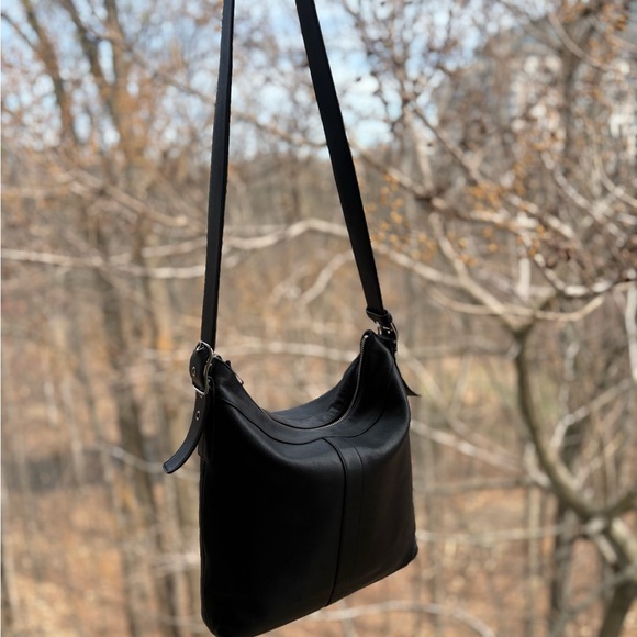 Coach Handbags - Vintage Coach Legacy Black Slim Duffle Bag | 9188 | Adjustable Strap | GUC